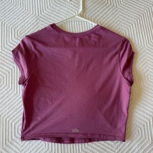 Alo Soft Crop Finesse Short Sleeve Top Mulberry